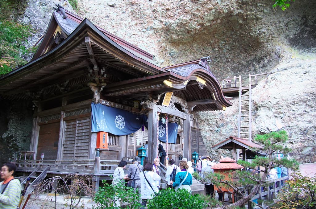 Iwaya-ji [ja] (岩屋寺)