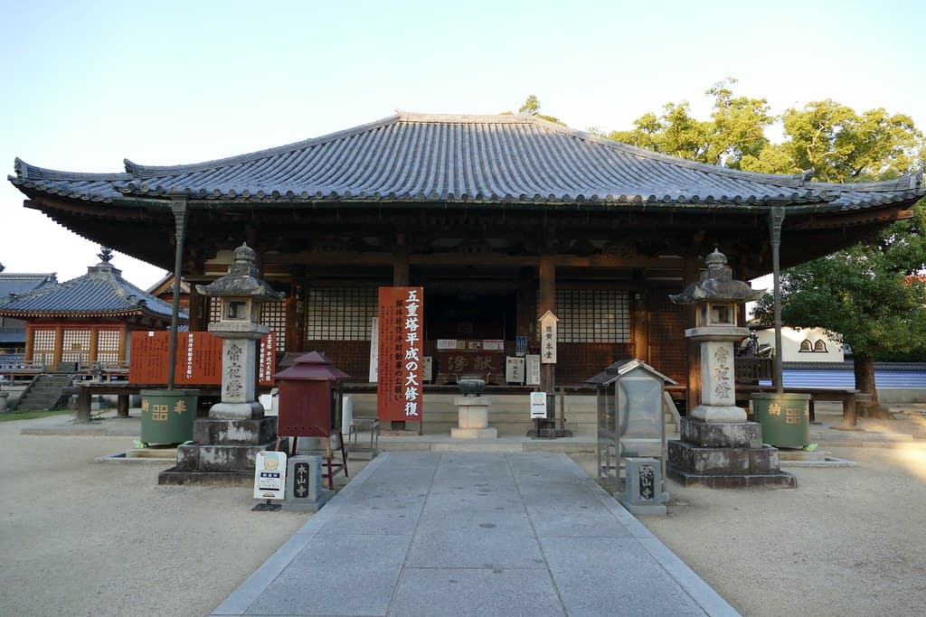 Motoyama-ji (本山寺)