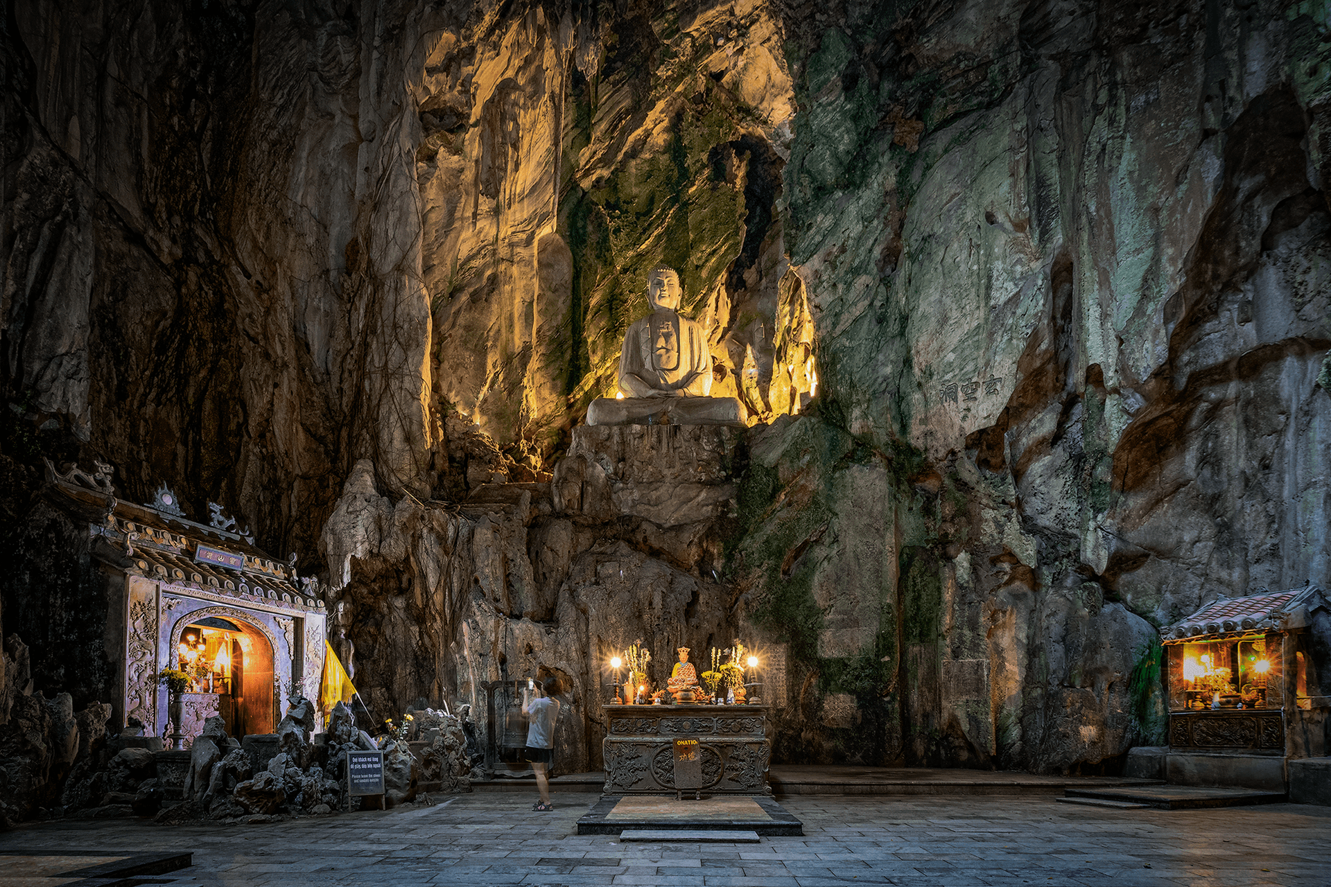 Huyền Không Cave