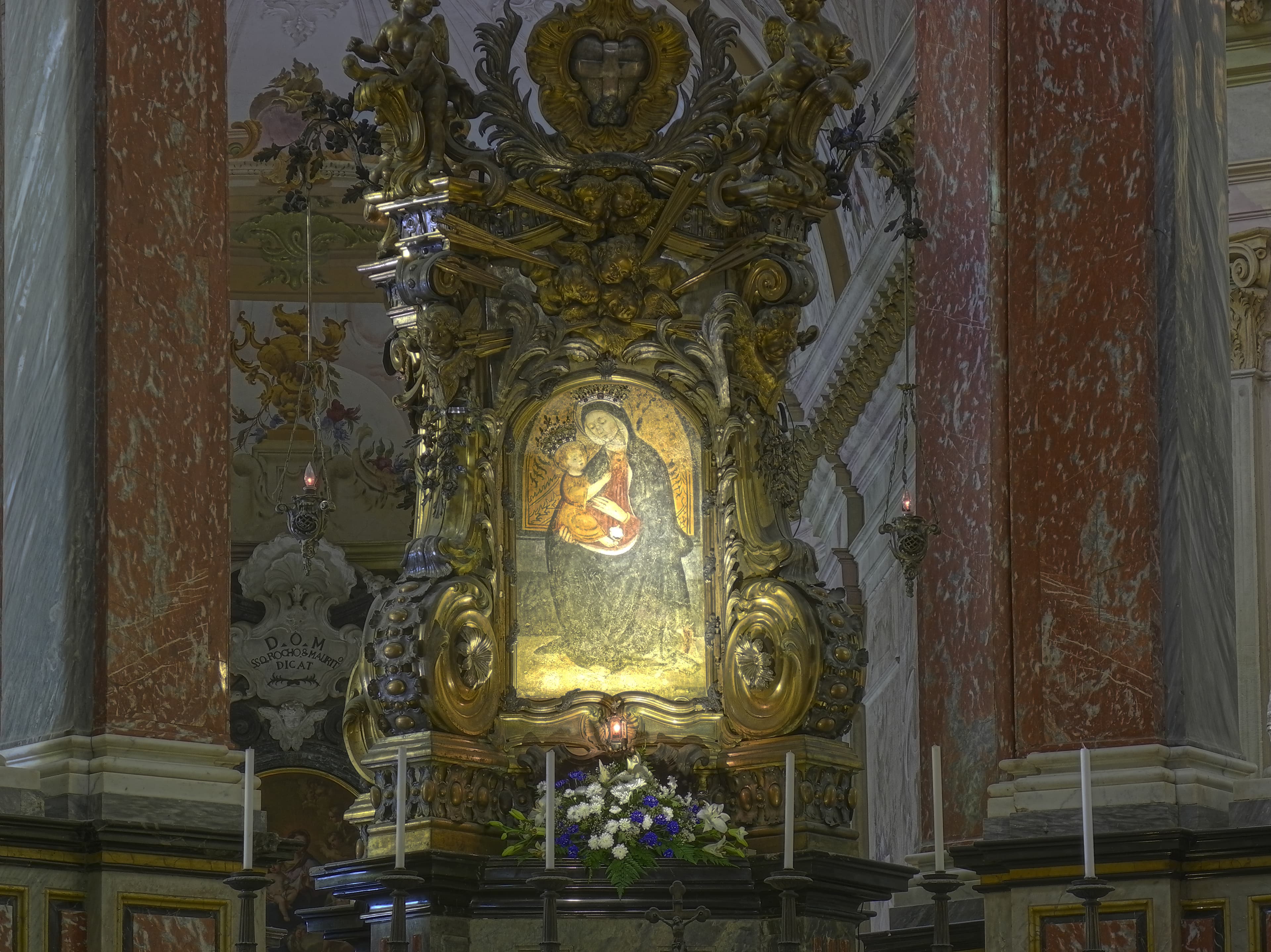 La Sacra Icona del pilone originale posta sull'altare maggiore