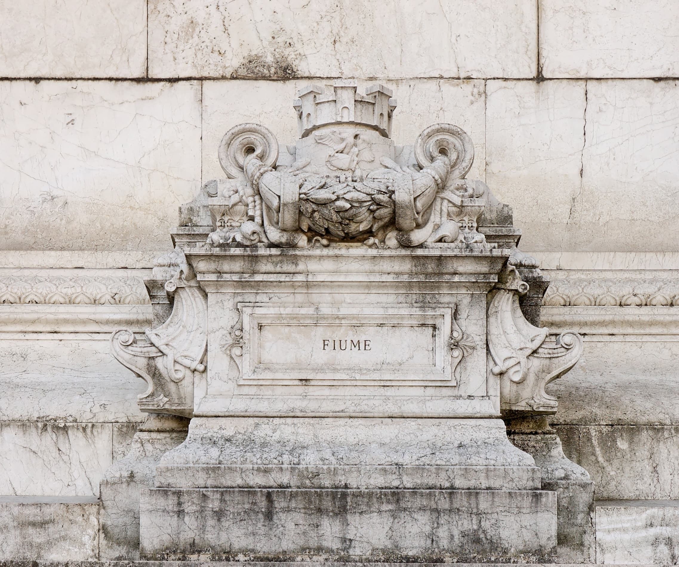 Altar of the city of Fiume on the Vittoriano, near the proclamation of victory of World War I. Fiume was at the time a so-called "irredent land".