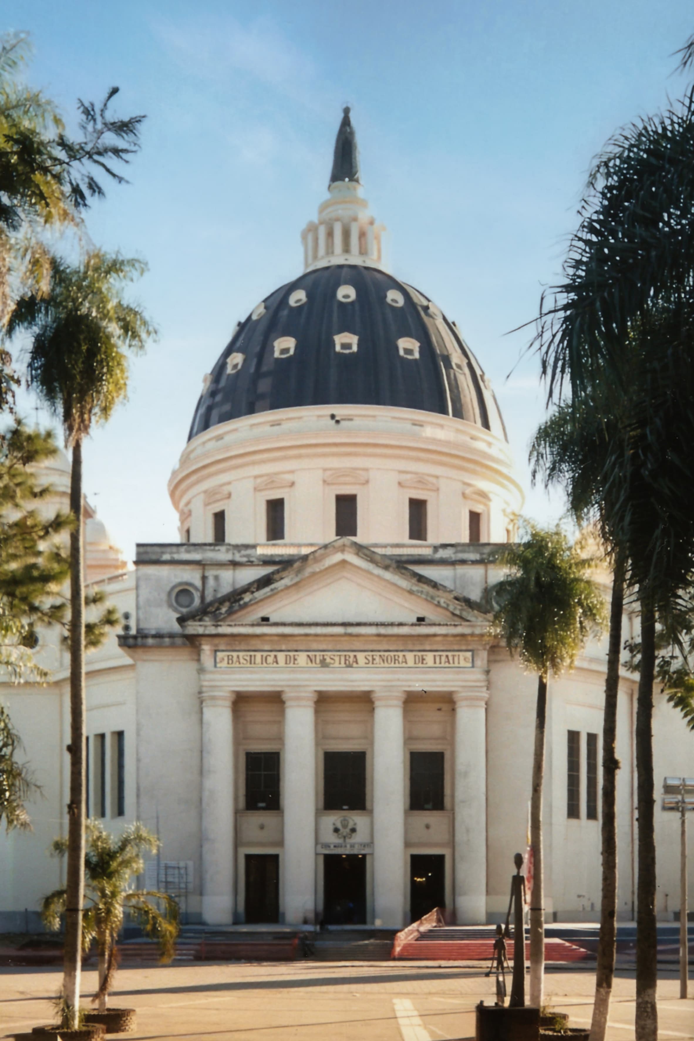 Front view of Itati's Basilica in Itatí town, Corrientes, Argentina. Picture is taken from the main town square.
Edit version of this image: