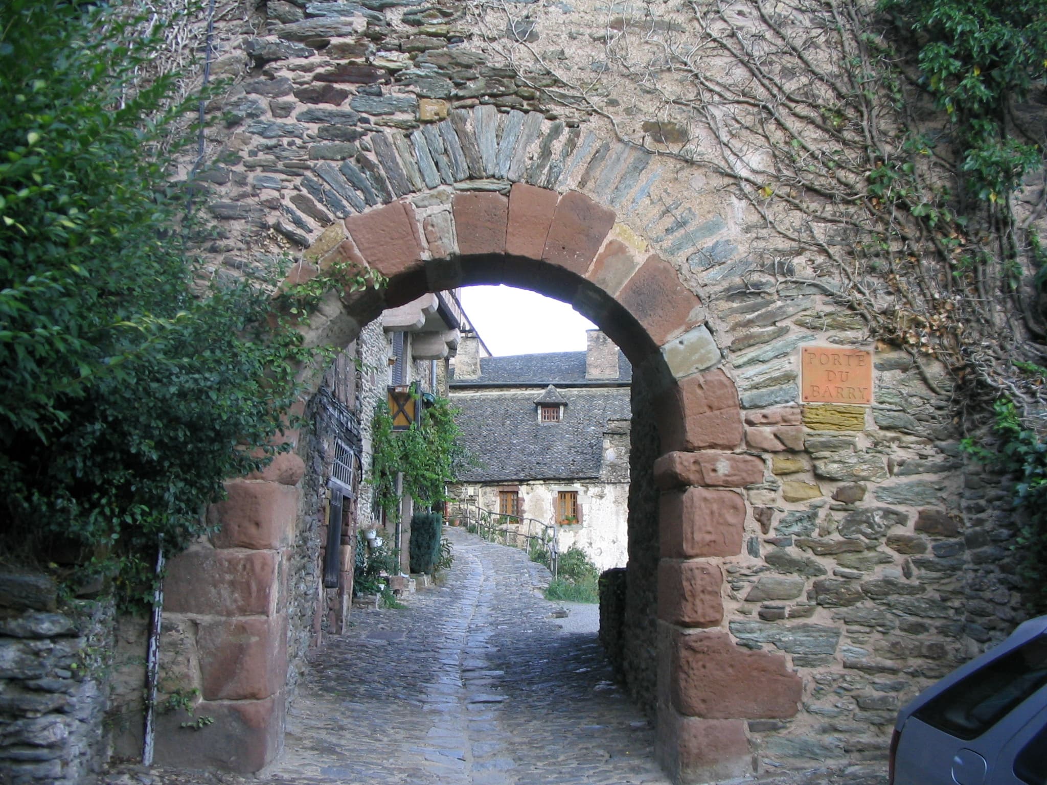Conques arch