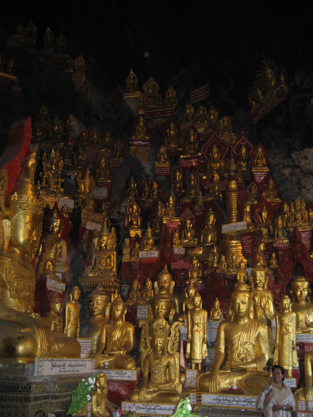 Buddha images at Pindaya Caves
Summary
Buddha images at Pindaya Caves