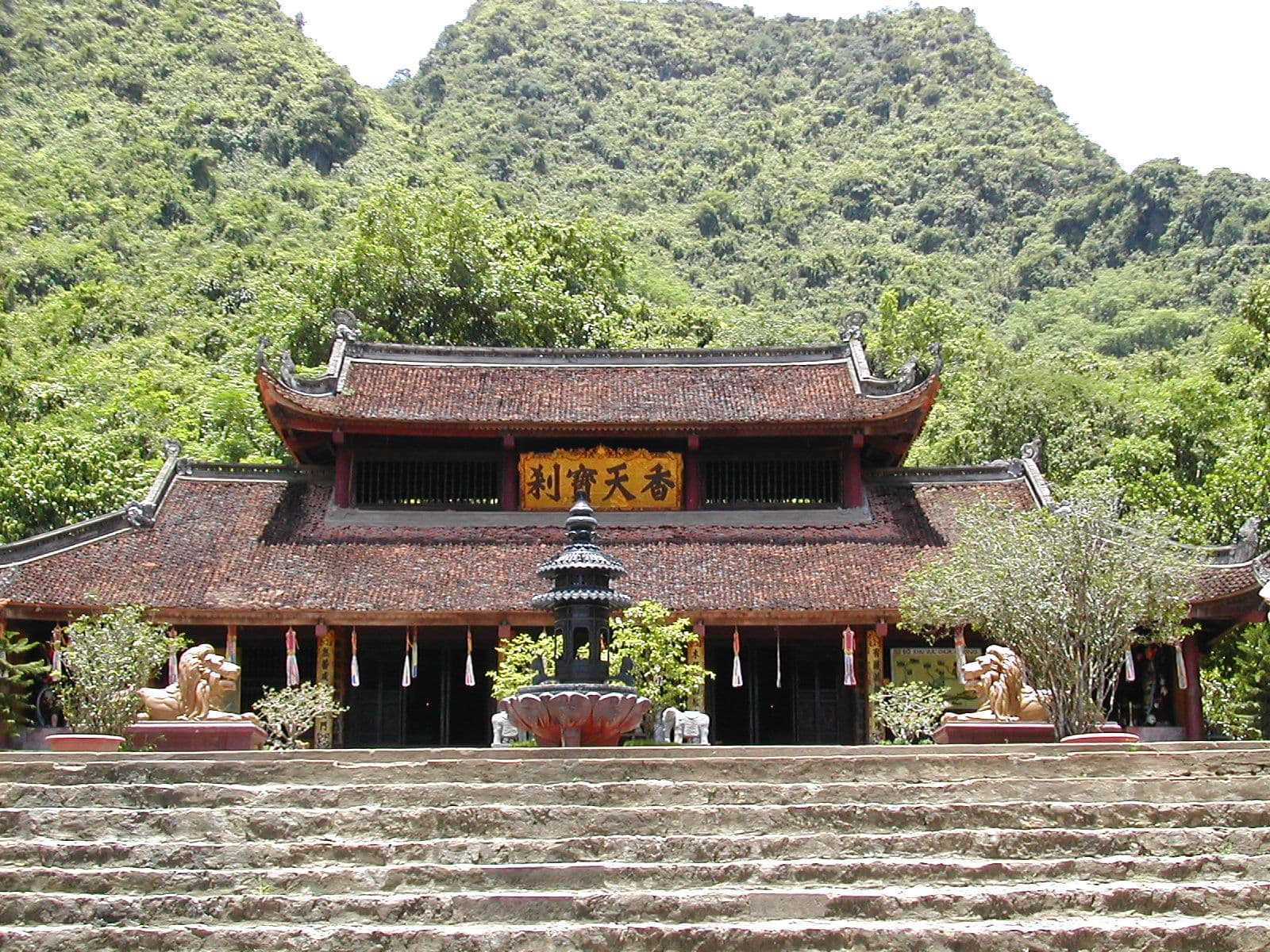 Perfume Pagoda (Chua Huong)