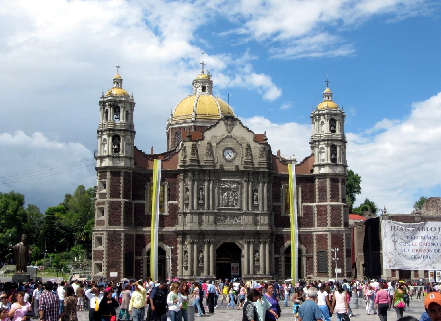 This is a photo of a monument in Mexico, identified by ID