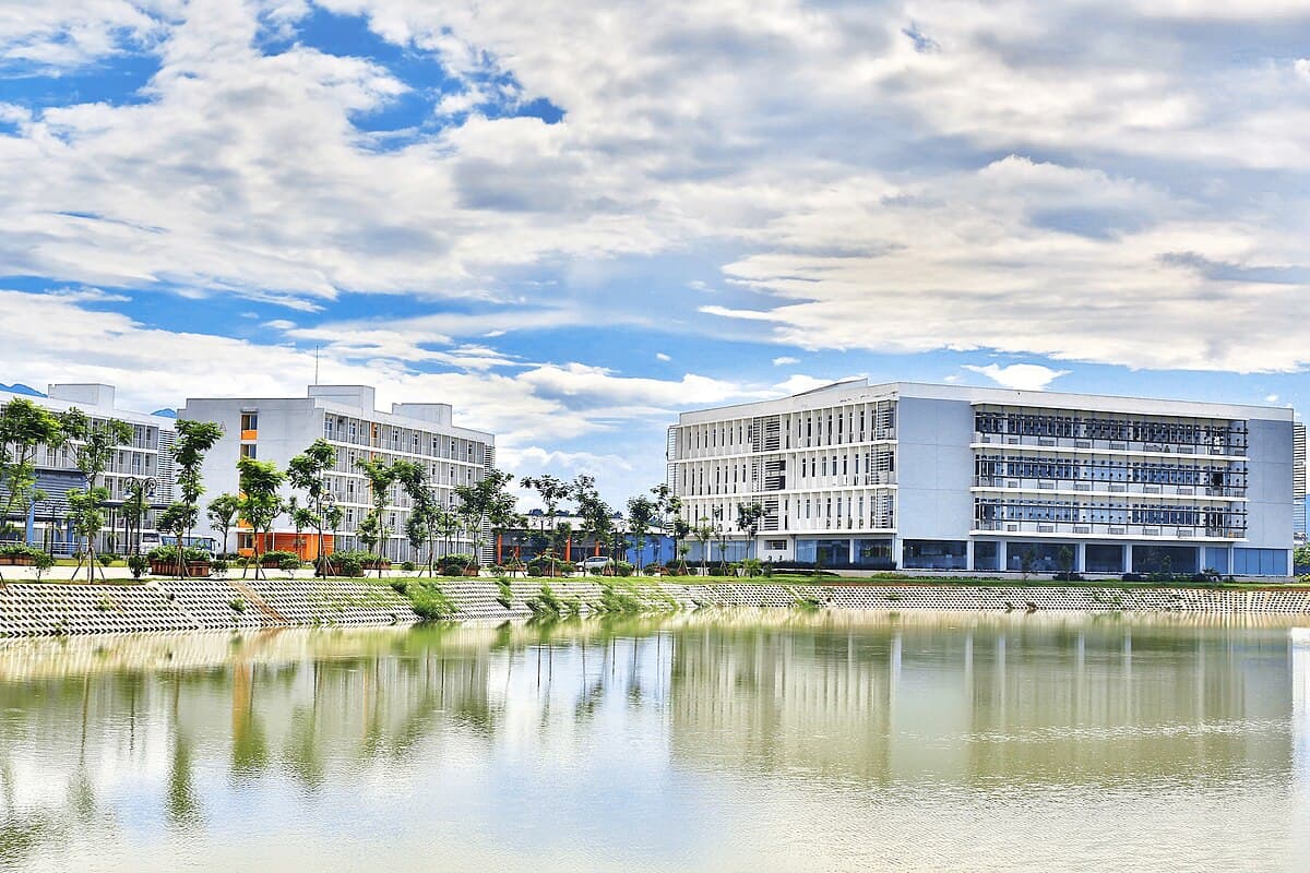 Tòa nhà giảng đường tại cơ sở Hòa Lạc của Đại học FPT