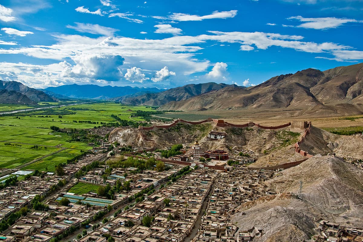 A view of Gyantse from the Dzong of Gyantse.