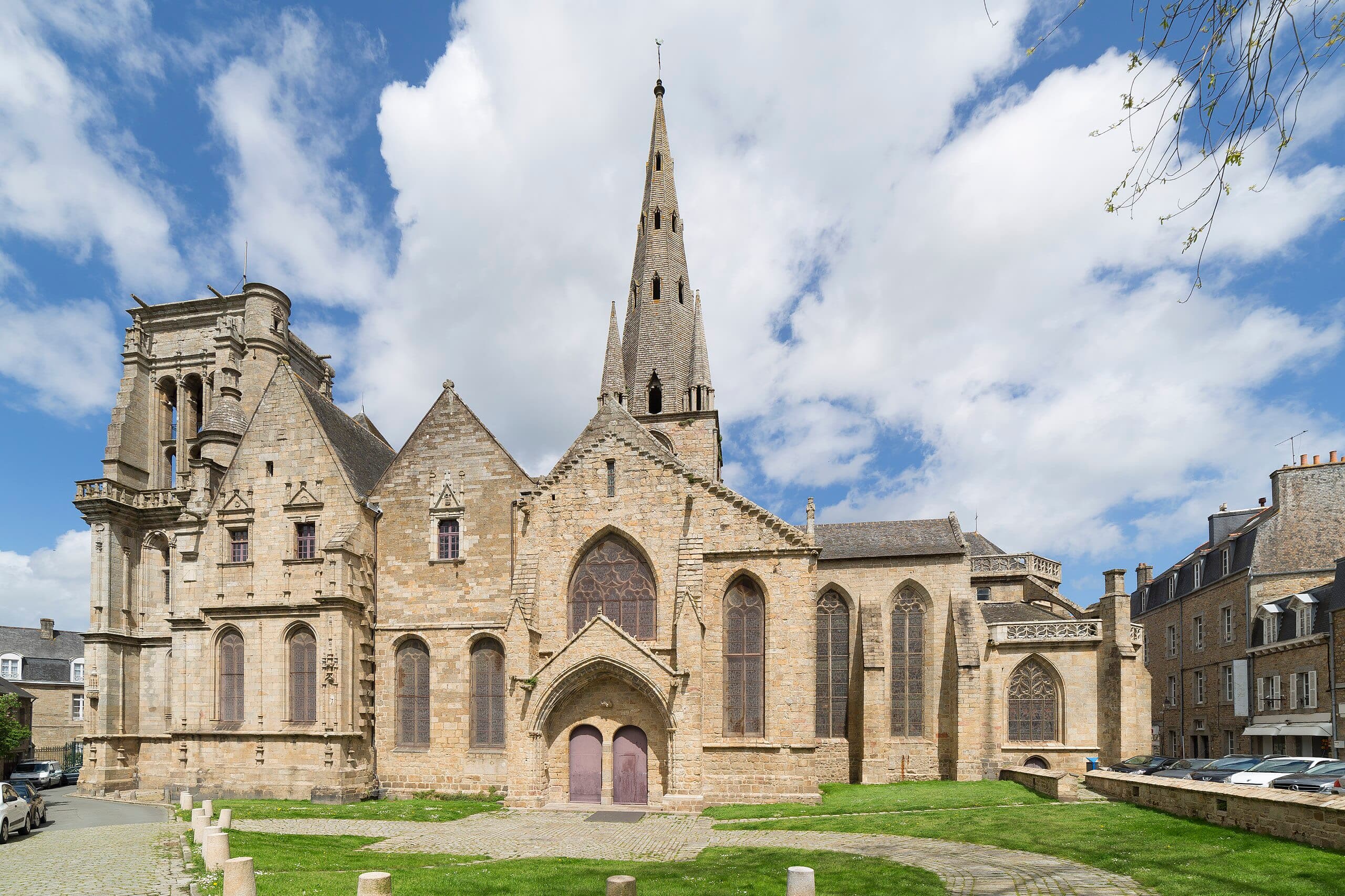 Basilica of Notre-Dame-de-Bon-Secours, Guingamp