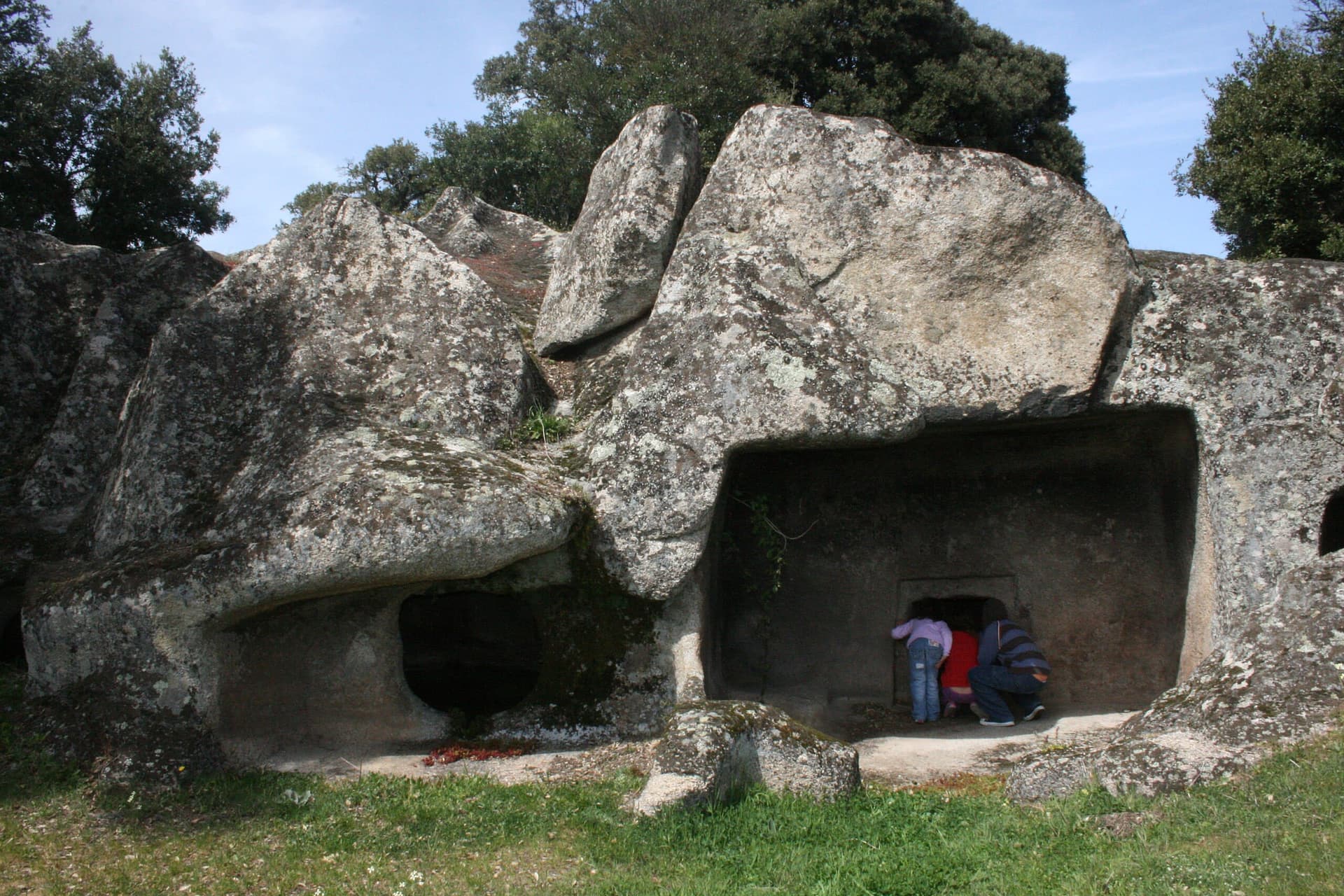 Necropoli a Domus de Jana's di Ludurru