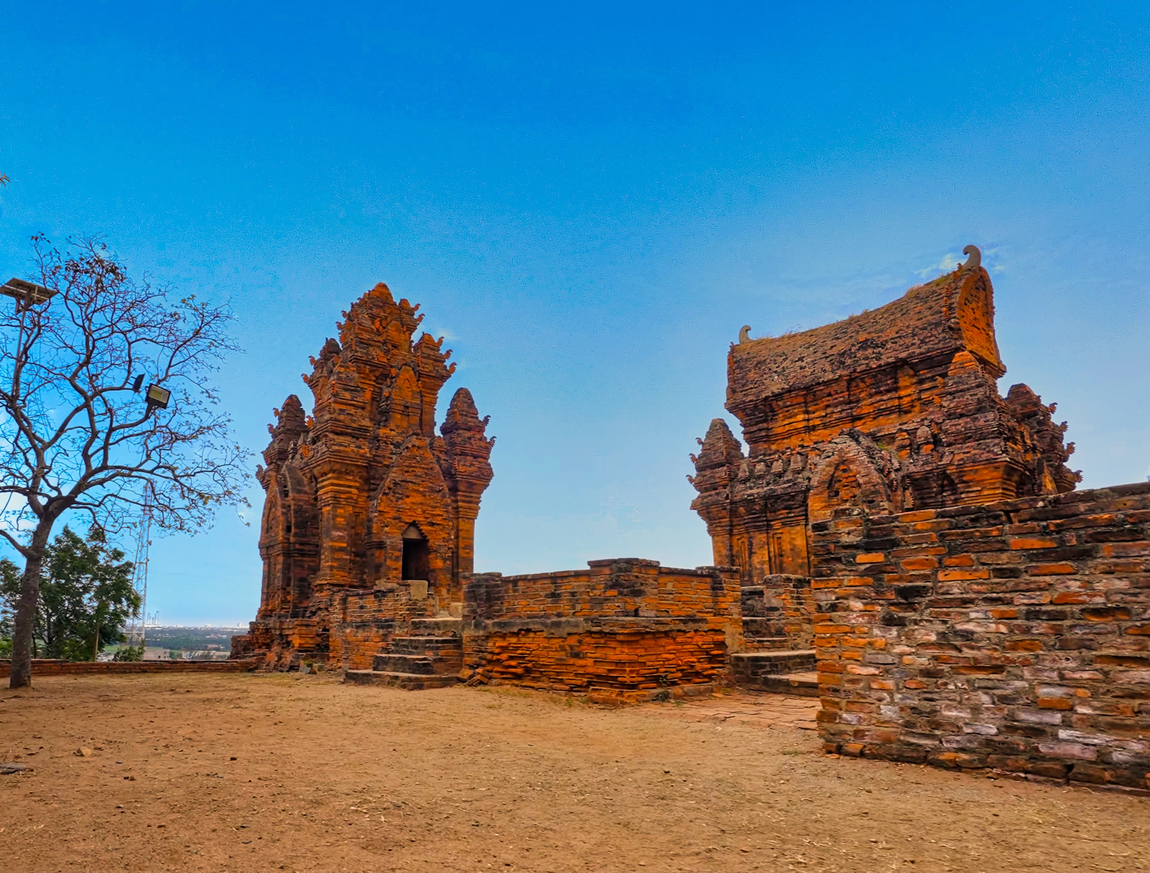 Po Klong Garai Towers