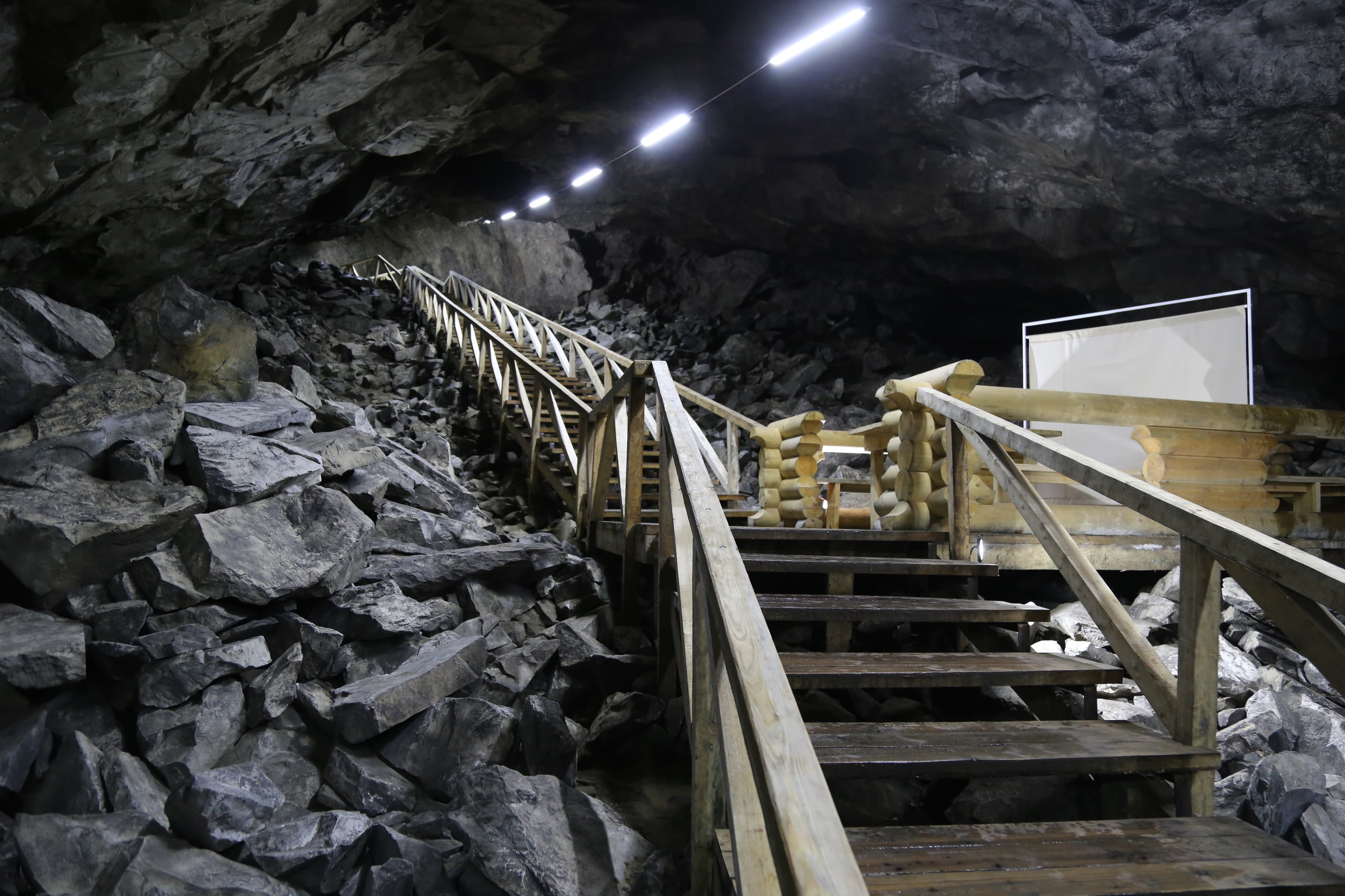 Konyr Aulie Cave, Aktas Mountain