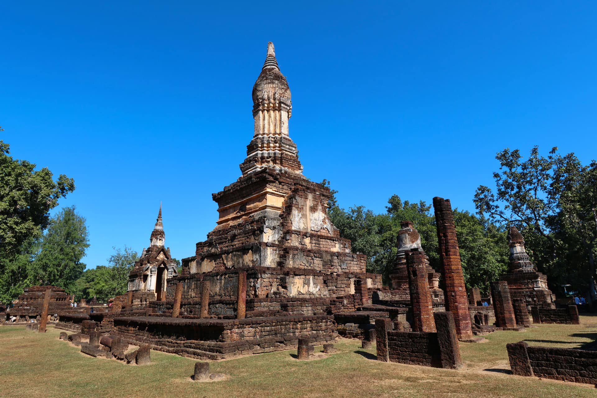 Wat Chedi Chet Thaeo