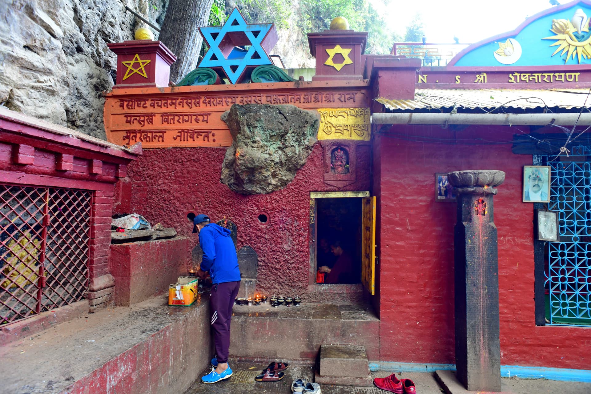 Yanglesho Cave