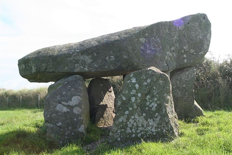 Tŷ Newydd burial chamber